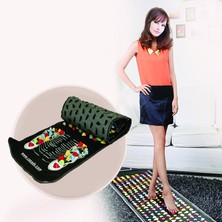 Massageteppich, bestückt mit Steinen