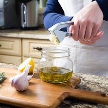 Чеснокодавка