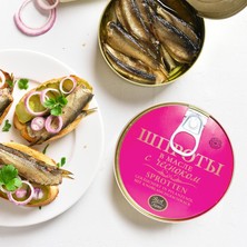 Шпроты в масле с чесноком