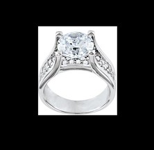 Кольцо с фианитами