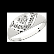 Кольцо с фианитами