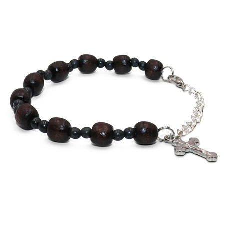 Браслет из деревянных бусинок с металлическим крестиком.
